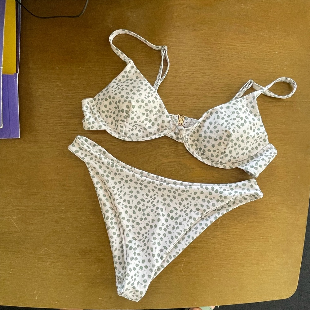 Swimsuit - 2 piece white/green floral cheeky lined cup